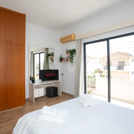 Palmove Near Yiannades Vakantiehuis